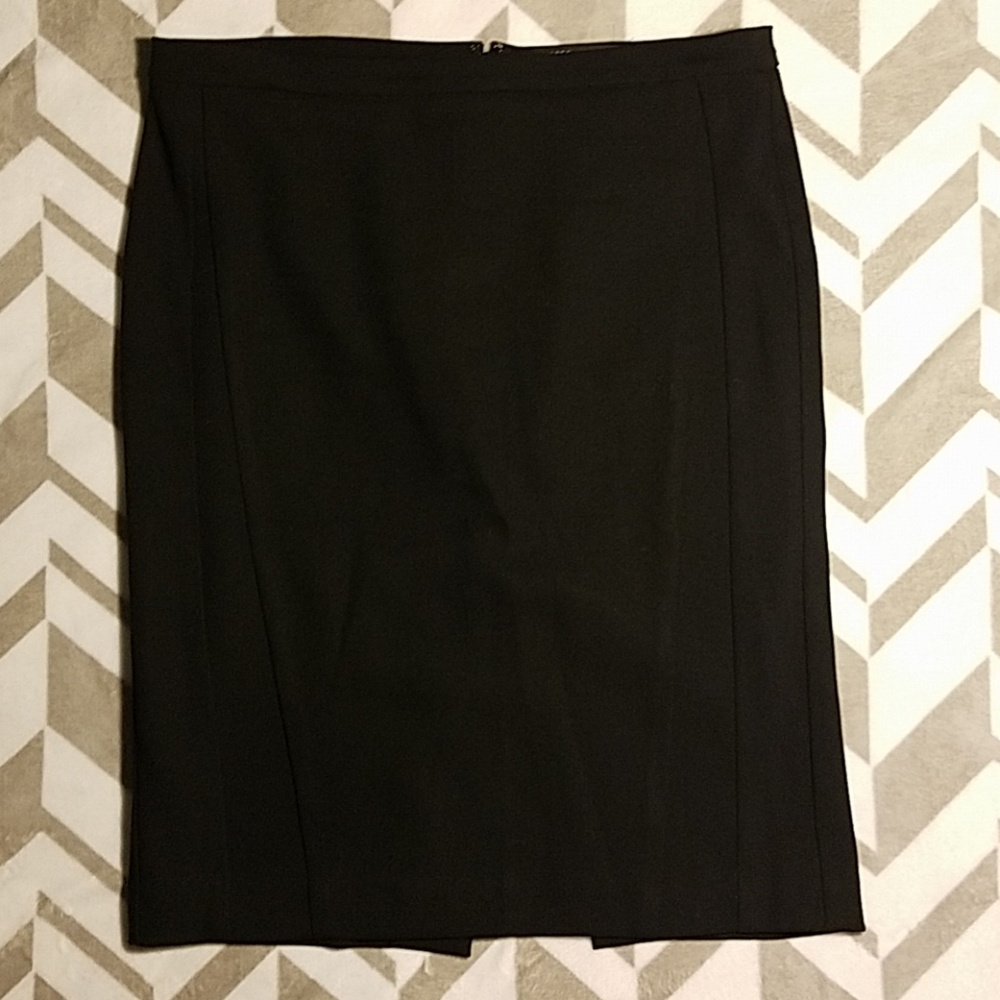 BCBG Maxazria Black Lined Skirt Sz 6